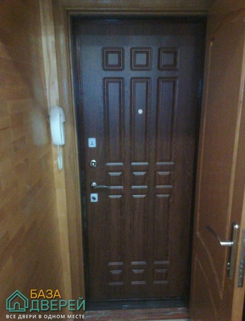 стальная дверь в квартиру с мдф панелью.jpg