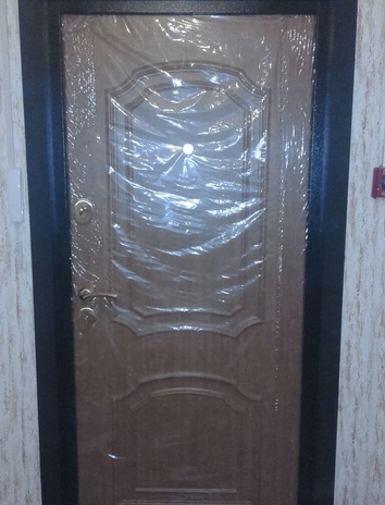 металлическая дверь в квартиру с мдф.jpg