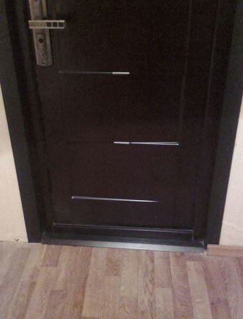 металлическая дверь в квартиру с отделкой мдф.jpg