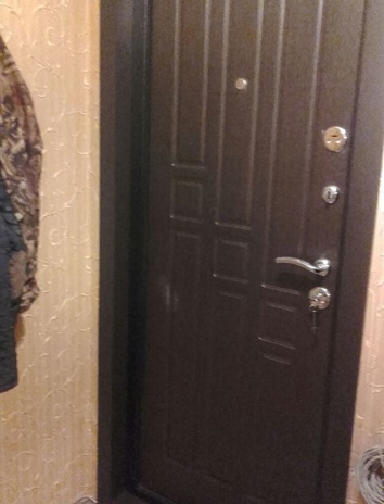 черная входная дверь в квартиру с мдф.jpg