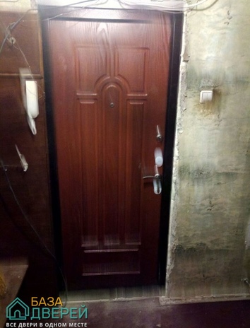входная дверь с отделкой мдф в цвете миланский орех.jpg
